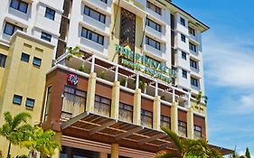 The Pinnacle Hotel And Suites Davao Stadt Exterior photo