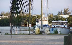 Floating Sea Cove Resort And Marina Marathon Exterior photo