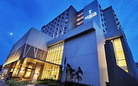 Acacia Hotel Davao Stadt Exterior photo