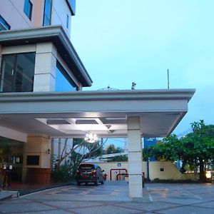 Grand Victoria Hotel Samarinda Exterior photo