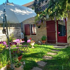 Bed and Breakfast Aux Glycines Marcilly-Ogny Exterior photo