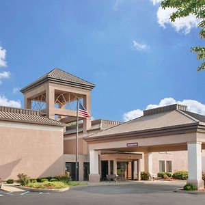 Quality Inn & Suites Near Amish Country Rushville Exterior photo