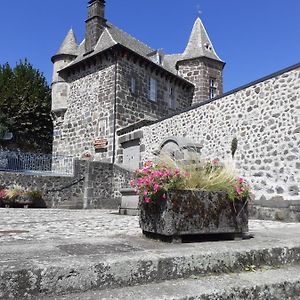 Maison Du Chevalier Des Huttes - Table Et Chambres D'Hotes Vic-sur-Cère Exterior photo