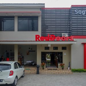 Hotel RedDoorz near Kampus UMP Purwokerto 2 Sumbang Exterior photo