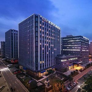 Kyriad Marvelous Hotel Chengdu Wuhou Shuangnan Exterior photo