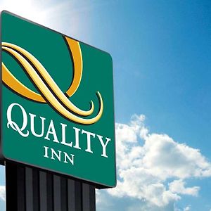 Quality Inn Middleburg Heights Exterior photo