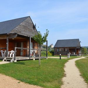 Les Lodges De Sainte-Suzanne Exterior photo