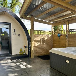 Paddock Pod - Sleeps 4 & Roofed Over Private Hot Tub Burnfoot Exterior photo