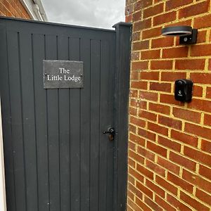 The Little Lodge Horley Exterior photo