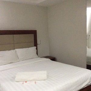 Cherry Midtown Hotel Olongapo Room photo