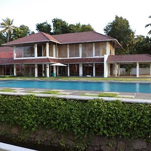 Hotel Royal Grove Kumarakom Exterior photo