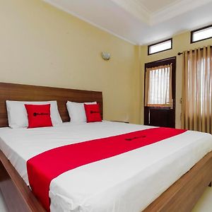 Hotel Reddoorz Near Taman Samarendah Samarinda Exterior photo