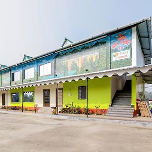 Resort Trimurti Chālsa Exterior photo