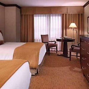 Ameristar Casino Hotel Metropolregion Kansas City Room photo