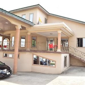 Bed and Breakfast Chrisma Courts Kasoa Exterior photo