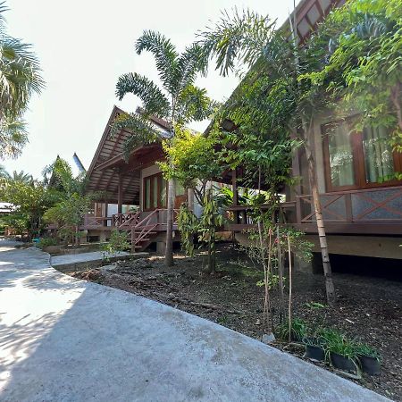 Baan Siriporn Resort Samut Songkhram Exterior foto
