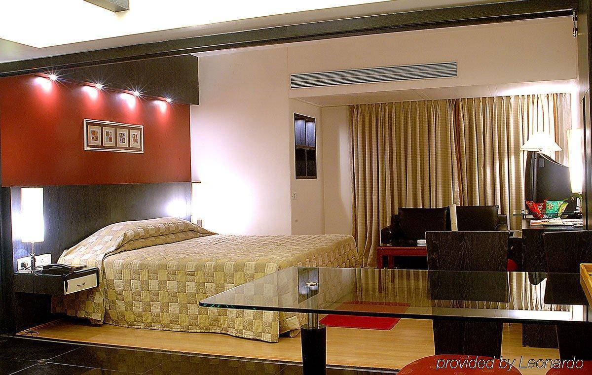 Ramee Guestline Hotel Khar Mumbai Zimmer foto