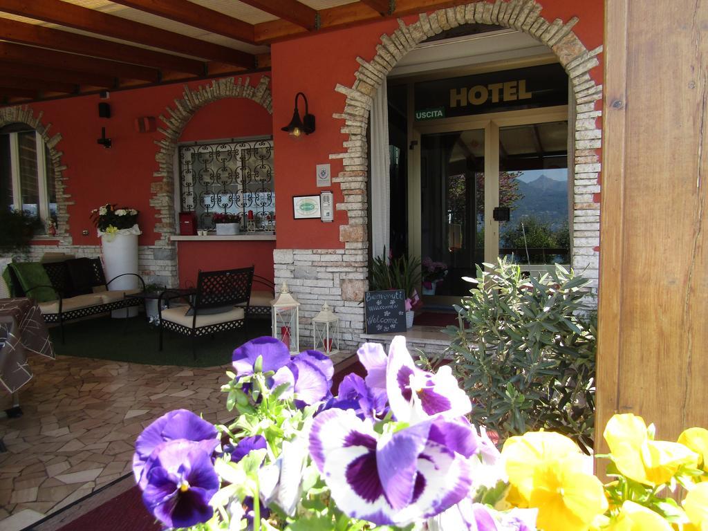 Hotel Menapace Torri Del Benaco Exterior foto
