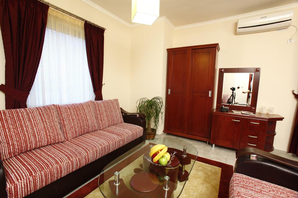 Hotel Luxor Skopje Zimmer foto