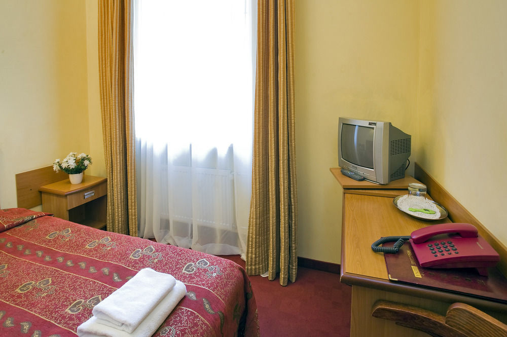Irina Hotel Riga Exterior foto