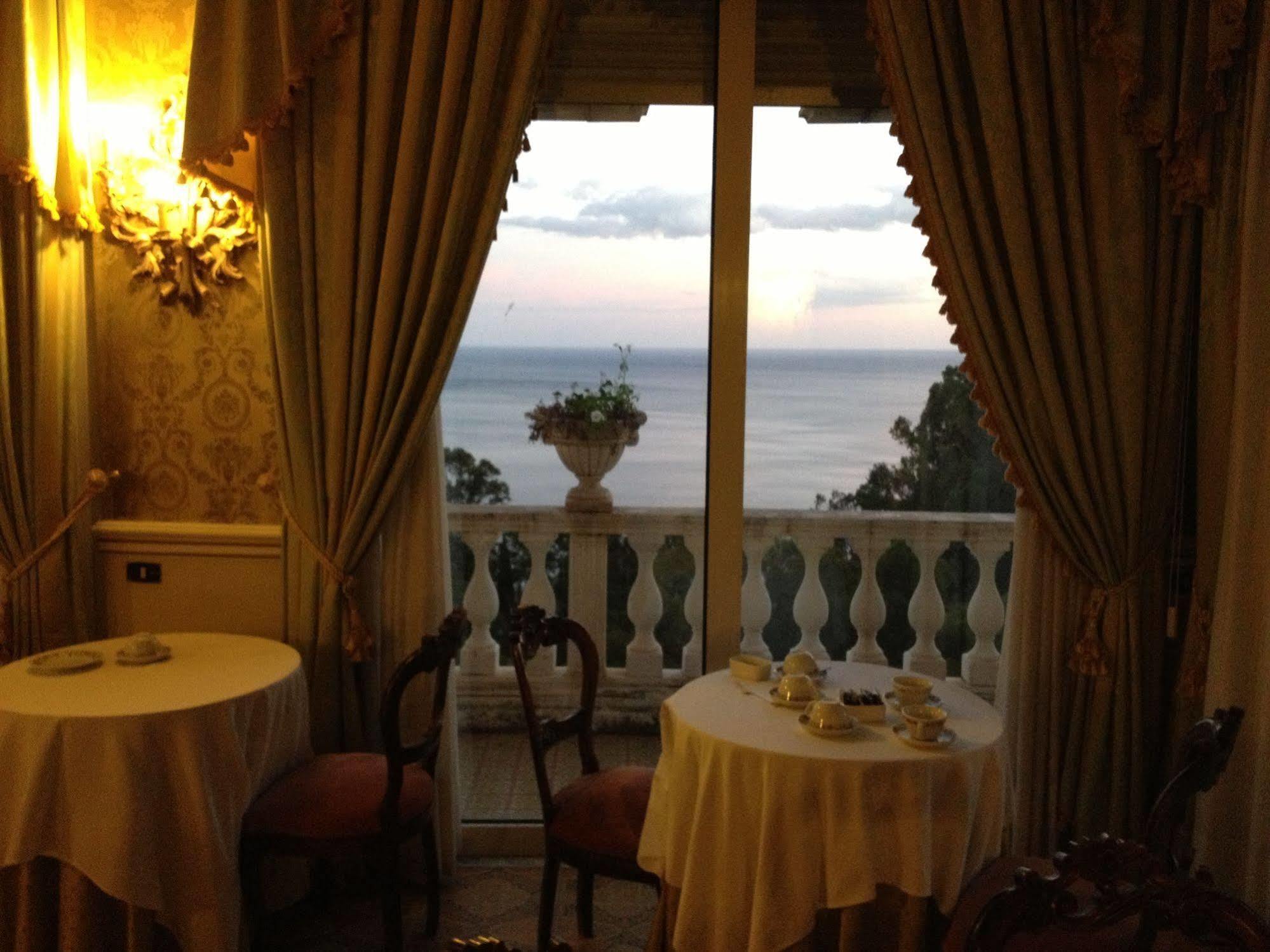 Hotel Villa Riis Taormina Exterior foto