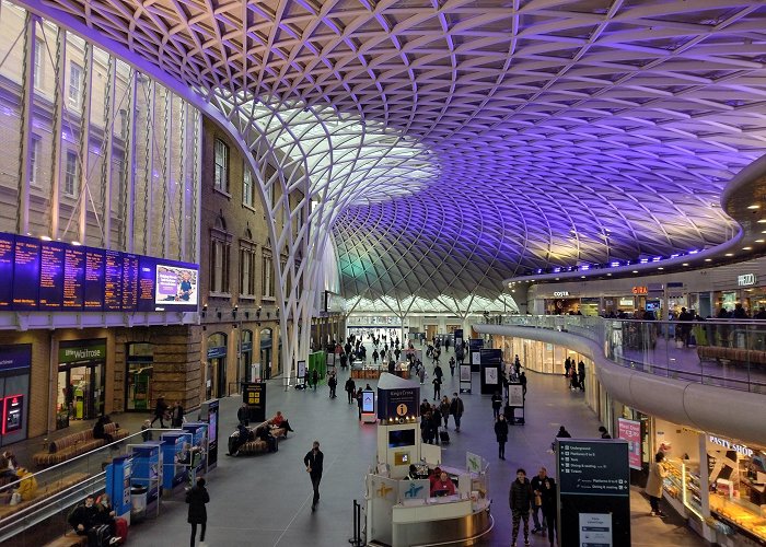 King's Cross St. Pancras tube photo