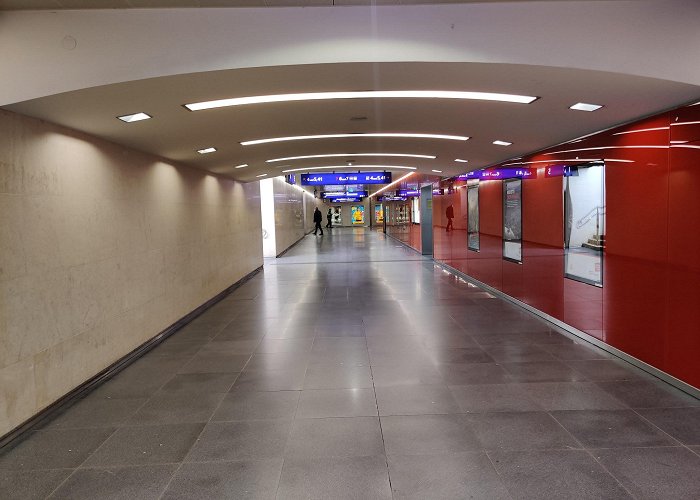 Innsbruck Central Station (Innsbruck Hauptbahnhof) photo