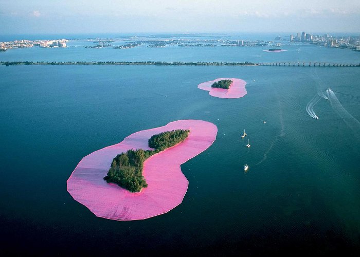 Proa Foundation Fundación Proa: CHRISTO AND JEANNE-CLAUDE - World Art Foundations photo