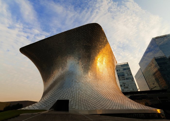 Popular Art Museum Museo Soumaya, Plaza Carso photo