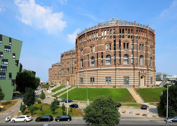 Gasometer Competition: Simmering primary and secondary school, Vienna photo