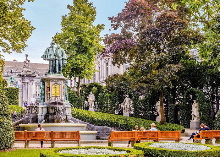 Sablon Square du Petit Sablon | Visit Brussels photo