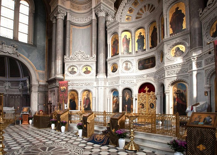 Griechische Kapelle Russische Kirche in Wiesbaden: Goldene Strahlen vom Neroberg ... photo