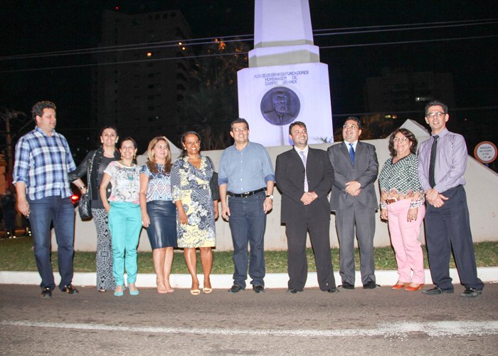 Obelisk Obelisco e outros pontos de Campo Grande ganham tom azul no Dia ... photo