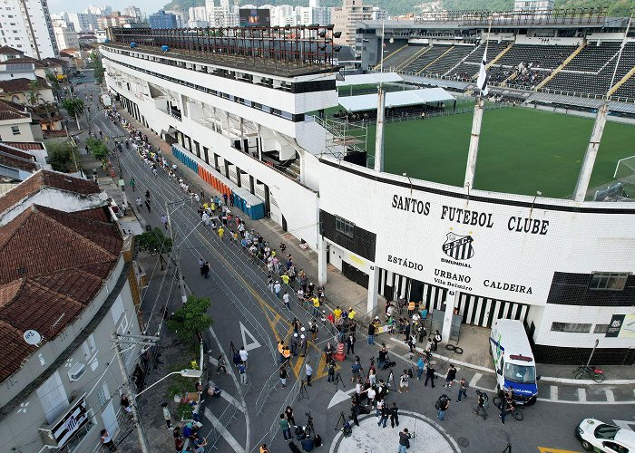 Ulrico Mursa Stadium Brazilians bid final farewell to Pelé with 24-hour wake and coffin ... photo