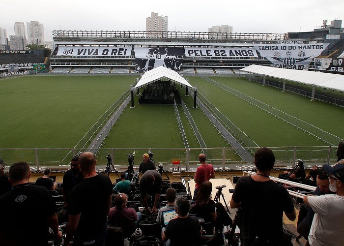 Ulrico Mursa Stadium Brazilians bid final farewell to Pelé with 24-hour wake and coffin ... photo