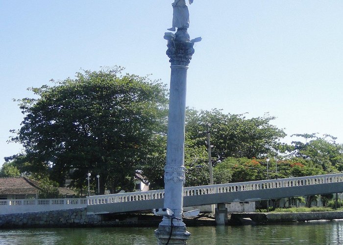 Water Square Anjo Caído Statue in Cabo Frio: 1 reviews and 8 photos photo