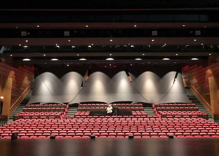 Salle Andre-Mathieu A new set of stretch shapes for the Salle André-Mathieu in Laval ... photo