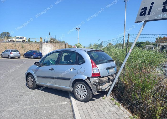 Stazione di Campoleone Aprilia, Auto vandalizzate alla stazione di Campoleone, torna l ... photo