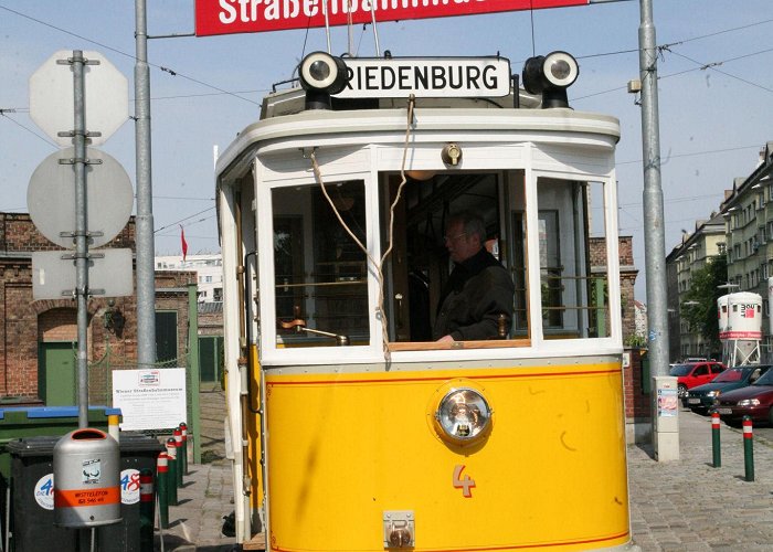 Wiener Strassenbahnmuseum Archivmeldung: Wiener Straßenbahnmuseum startet in neue Saison ... photo