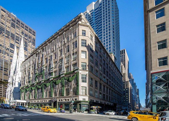 Saks Fifth Avenue Saks Fifth Avenue Said To Plan Casino Atop Manhattan Flagship photo