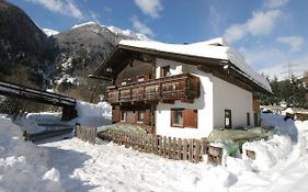 Welcoming Holiday Home With Garden In Tyrol Matrei in Osttirol Exterior photo