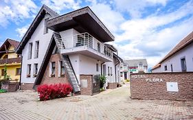 Hotel Flora Bešeňová Exterior photo