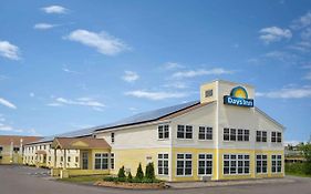 Days Inn By Wyndham Airport/Maine Mall South Portland Exterior photo