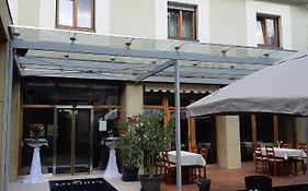 London Boutique Hotel & Restaurant Trnava Exterior photo