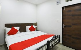 OYO Flagship 49612 Hotel Sai Inn Naroda Exterior photo