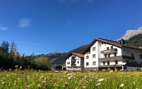 Hotel Haus Zangerl St. Anton am Arlberg Exterior photo