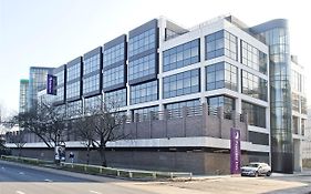 Premier Inn London Chiswick Exterior photo