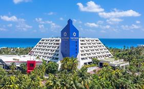 Hotel The Pyramid Cancun By Oasis Exterior photo