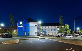 Holiday Inn Express Antrim, An Ihg Hotel Exterior photo