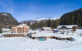 Hotel Dolomitenhof&Chalet Alte Post Sexten Exterior photo